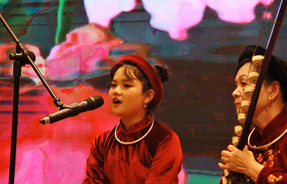 nghe nhan nguyen thi tam nguoi cam chau giu phach ca tru thuong mo hinh 2