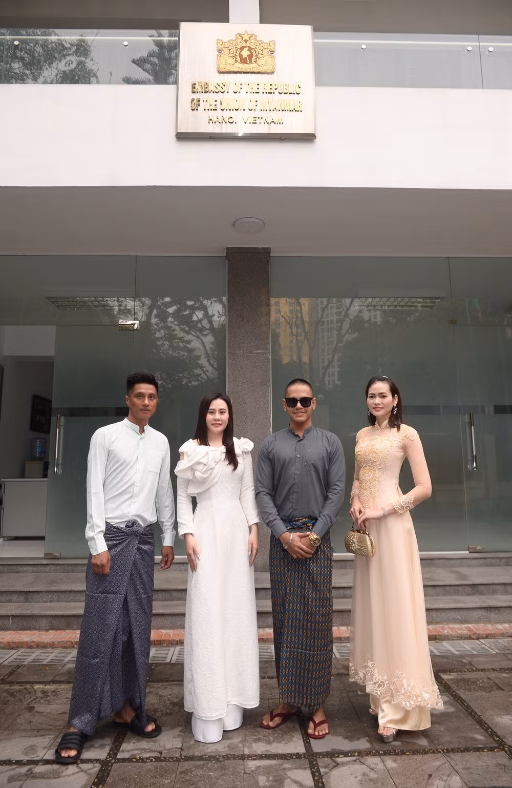 hoa hau phan kim oanh ra san bay don chu tich mrs grand international hinh 9