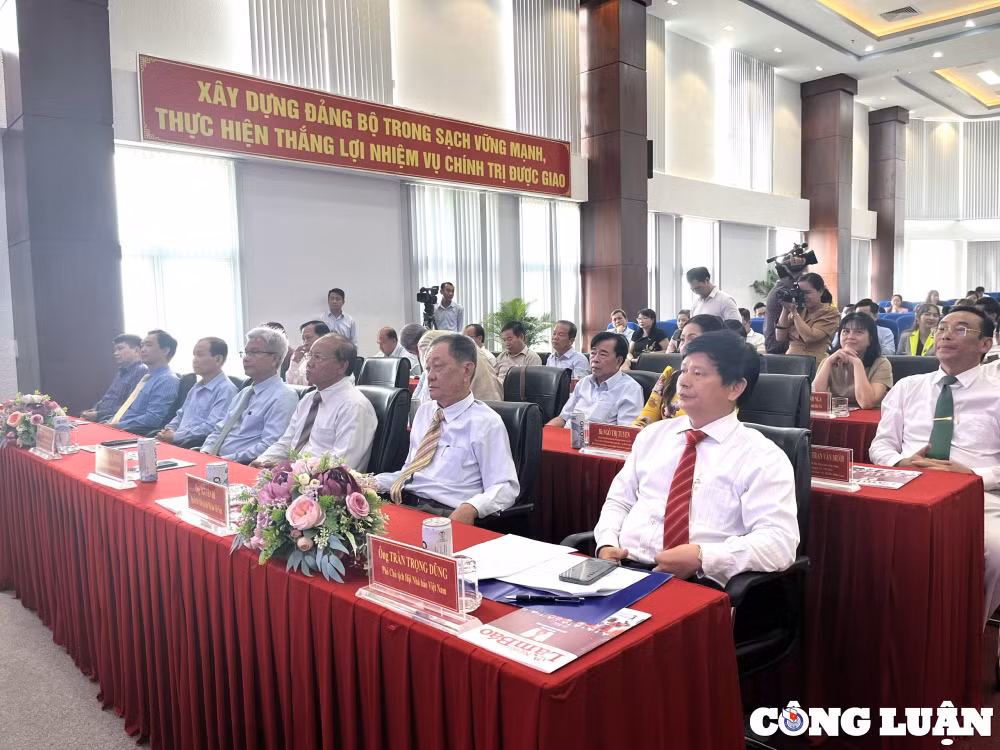 22 tac pham nhan giai bao chi dong bang song cuu long lan thu vii hinh 3