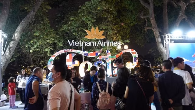 vietnam airlines festa experience day tran ngap ve uu dai bay quoc te hinh 1