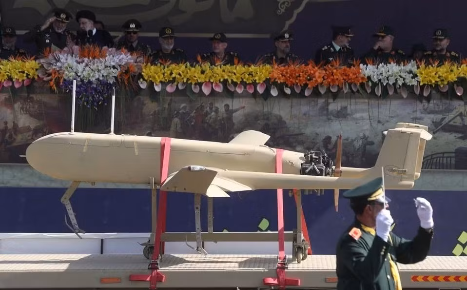 iran trinh lang uav tam xa nhat the gioi trong le duyet binh hinh 6