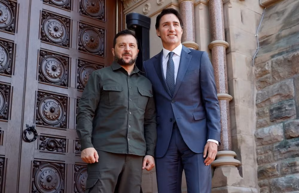 thu tuong canada noi se vien tro them 50 xe boc thep khi tiep ong zelenskyy hinh 1