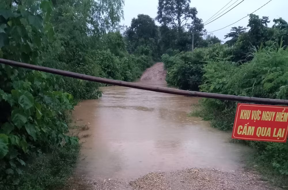 mua lu tai mien trung khien 1 nguoi chet hang tram ngoi nha thiet hai nang hinh 1
