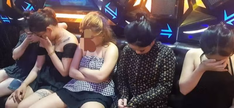 dieu tra dan hot girl thue phong hat karaoke de mo tiec ma tuy hinh 1