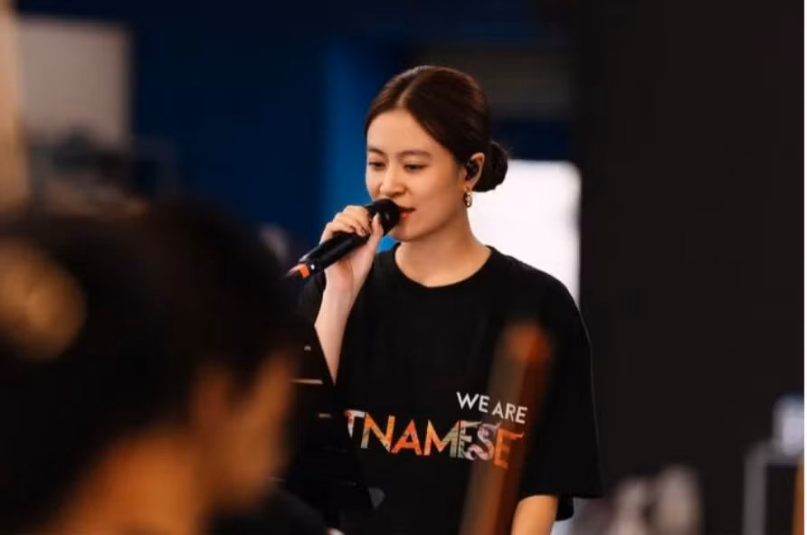 show am nhac cua hoang thuy linh tu choi khan gia nho tuoi hinh 1