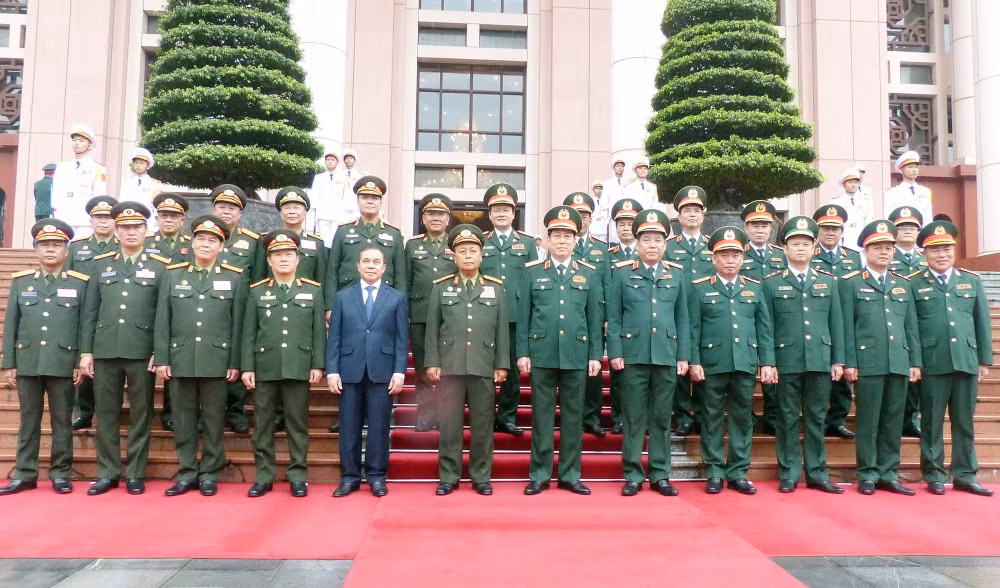 that chat hon nua tinh cam doan ket gan bo giua hai bo quoc phong va quan doi hai nuoc viet nam lao hinh 4