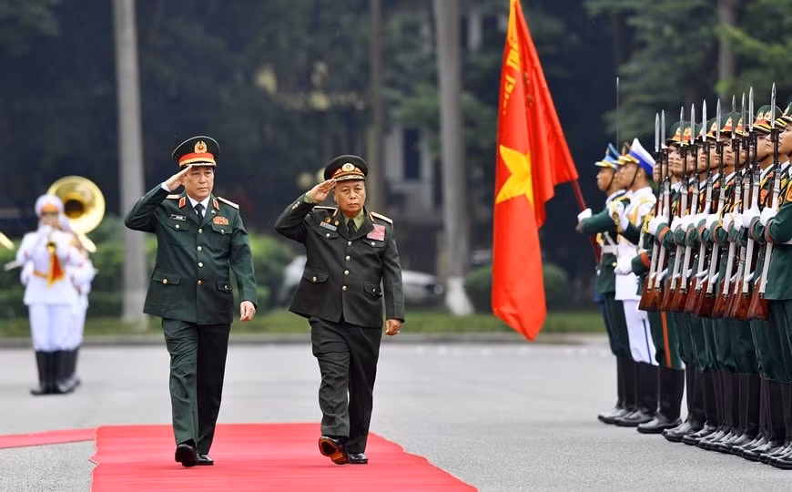 that chat hon nua tinh cam doan ket gan bo giua hai bo quoc phong va quan doi hai nuoc viet nam lao hinh 2
