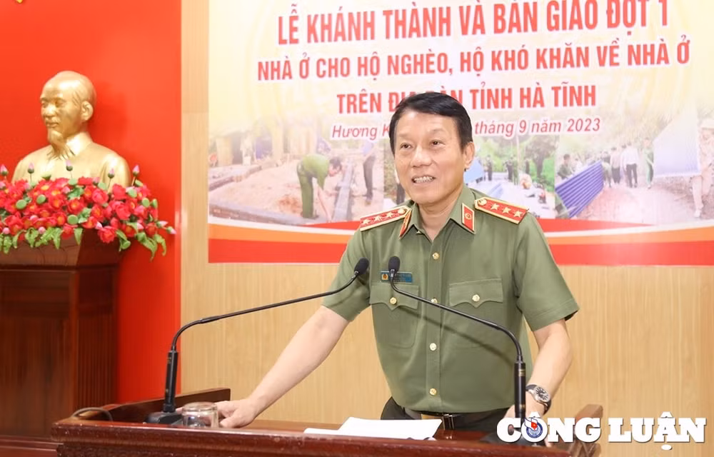 bo cong an ban giao 600 ngoi nha cho nguoi ngheo nguoi kho khan o ha tinh hinh 4