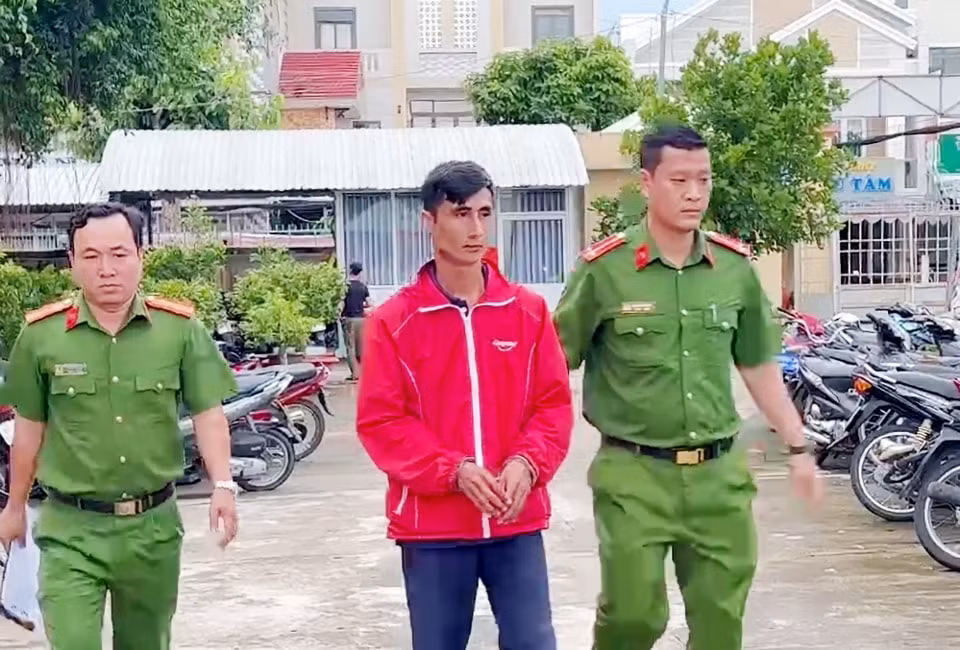 lam gia thong tin khach hang tham o tai san mot nhan vien duoc pham imexpharm bi bat tam giam hinh 1