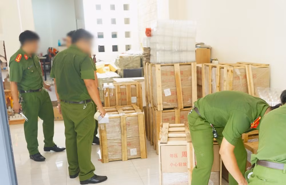 da nang thu giu 3000 hop banh trung thu va 1000 hop thach trai cay khong ro nguon goc hinh 1
