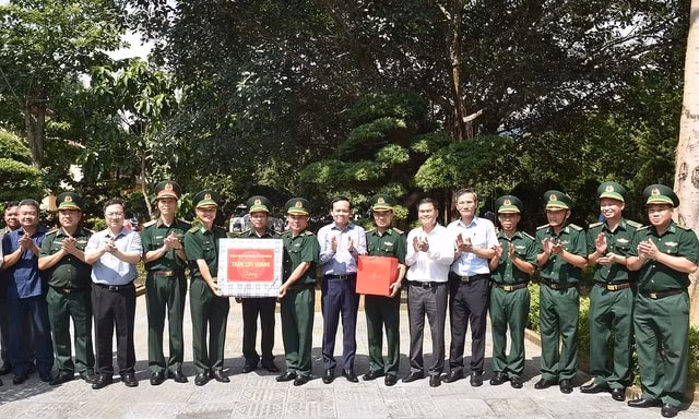 pho thu tuong tran luu quang dang huong tai khu di tich lich su quoc gia po hen quang ninh hinh 3
