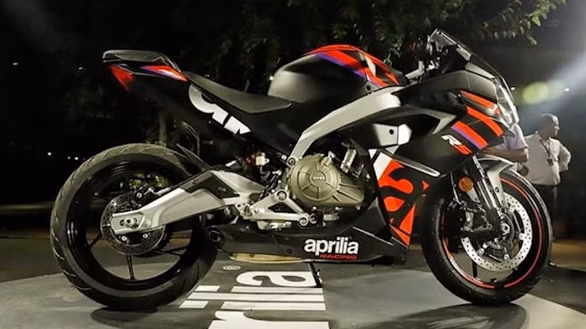 chinh thuc mo ban mau mo to the he moi aprilia rs 457 hinh 1