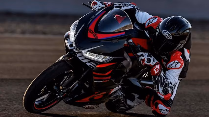 chinh thuc mo ban mau mo to the he moi aprilia rs 457 hinh 3