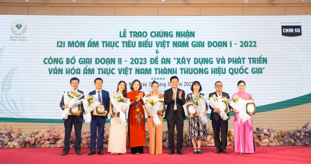 chin su dong hanh cung hiep hoi van hoa am thuc viet nam vinh danh 121 mon an tieu bieu nam 2022 hinh 2