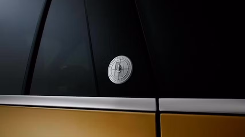 suv co lon lincoln navigator black gold edition chao san thi truong chau a hinh 6
