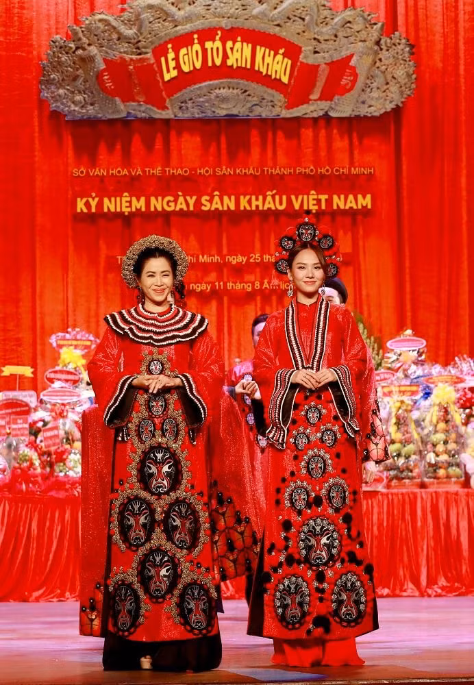hoa hau bao ngoc thanh thuy mai phuong ngoc chau long lay trong bst coi nguon san khau cua ntk viet hung hinh 7