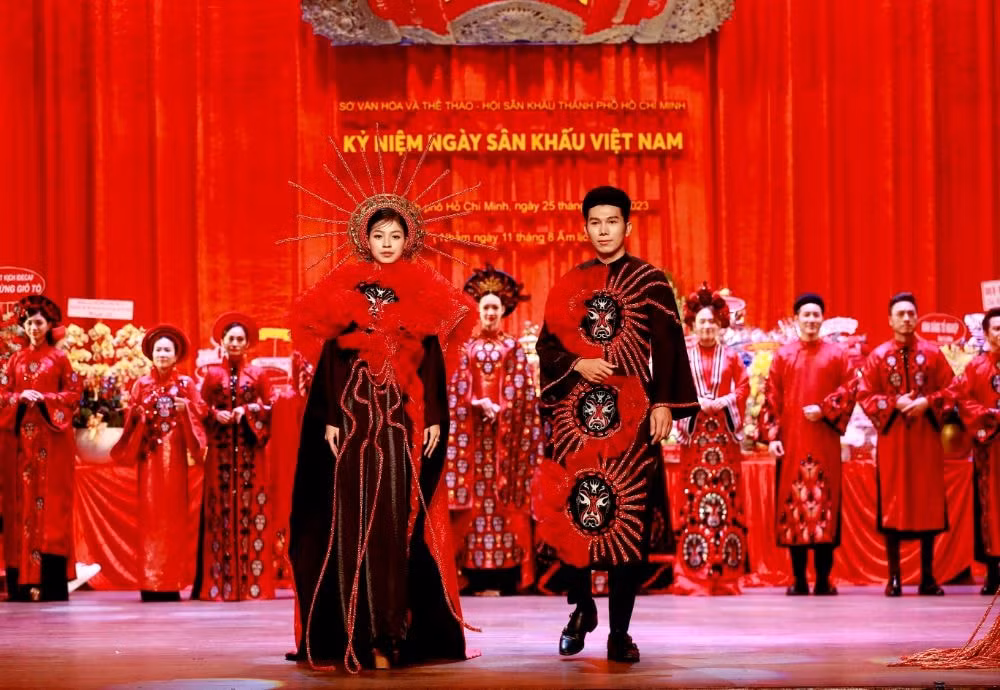 hoa hau bao ngoc thanh thuy mai phuong ngoc chau long lay trong bst coi nguon san khau cua ntk viet hung hinh 4