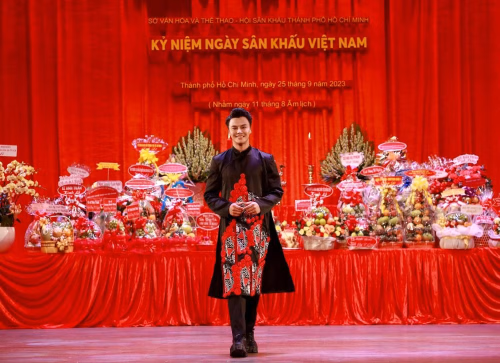 hoa hau bao ngoc thanh thuy mai phuong ngoc chau long lay trong bst coi nguon san khau cua ntk viet hung hinh 28