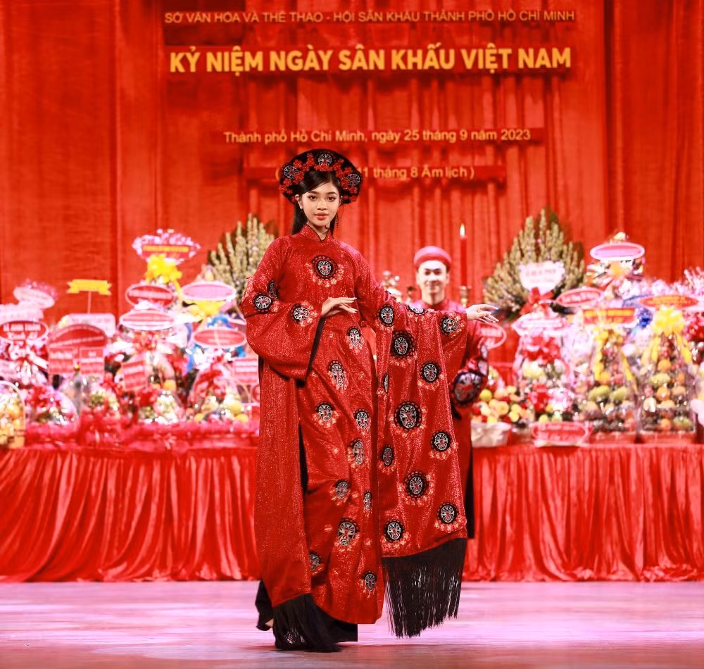 hoa hau bao ngoc thanh thuy mai phuong ngoc chau long lay trong bst coi nguon san khau cua ntk viet hung hinh 22