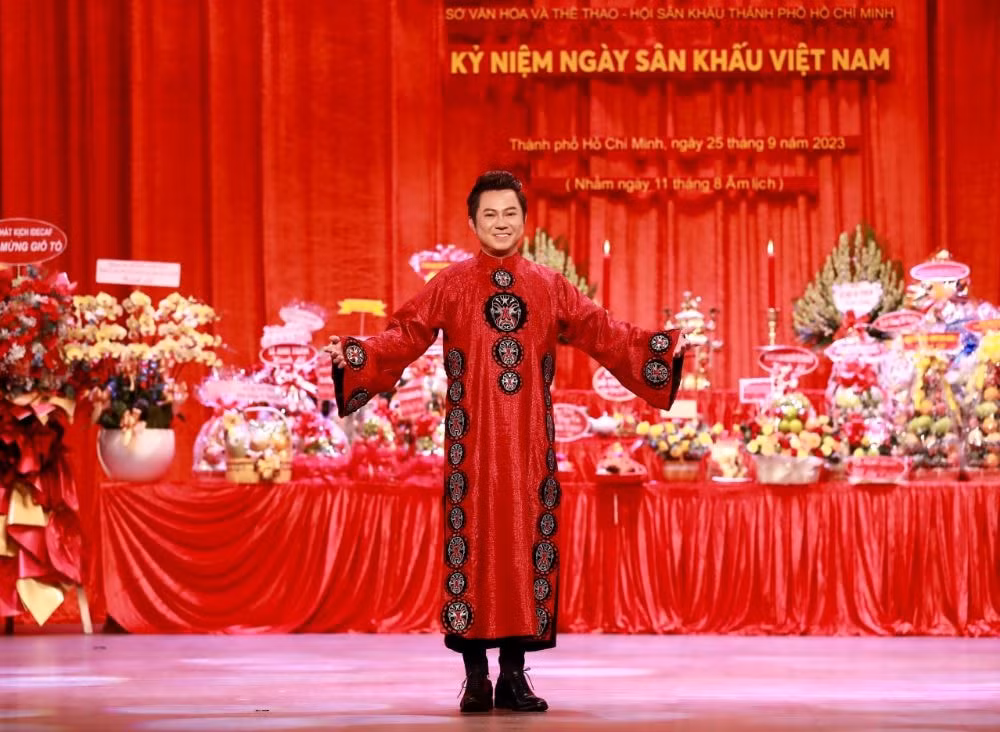 hoa hau bao ngoc thanh thuy mai phuong ngoc chau long lay trong bst coi nguon san khau cua ntk viet hung hinh 24
