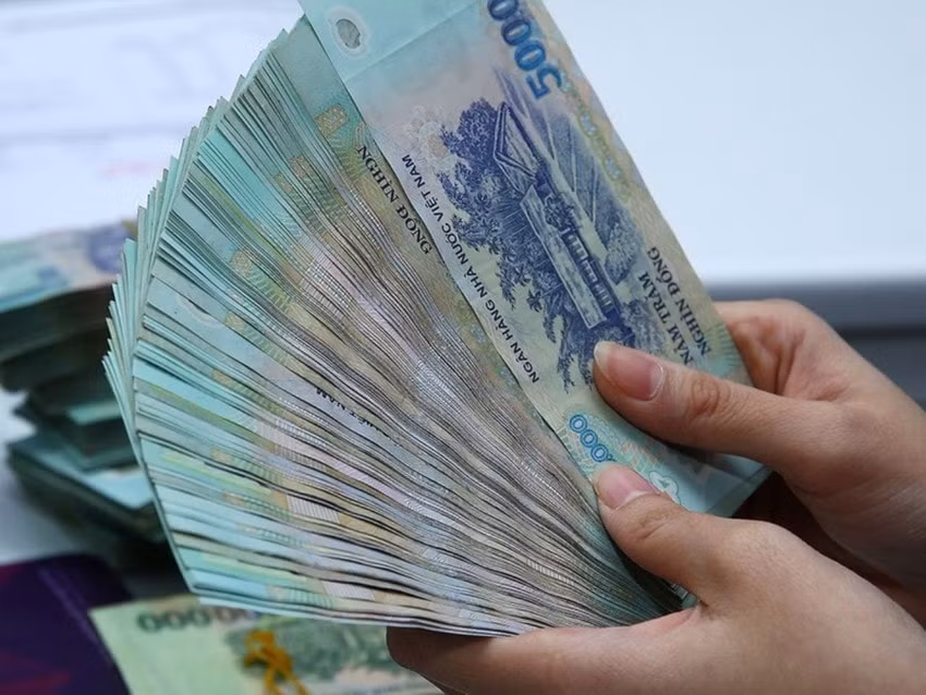lai suat giam sau van de dang gui tiet kiem lai suat 10 nam hinh 1