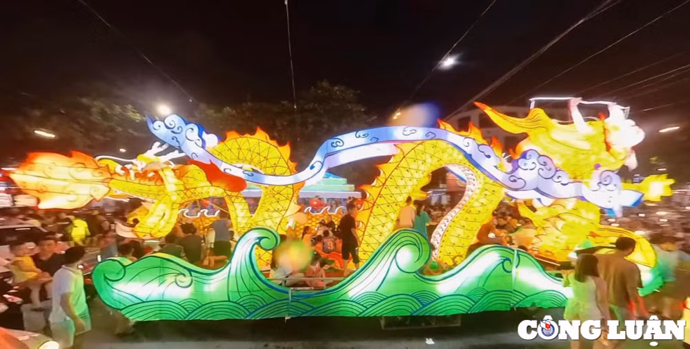 vui tet trung thu ghe thanh tuyen ngam den long khong lo hinh 2