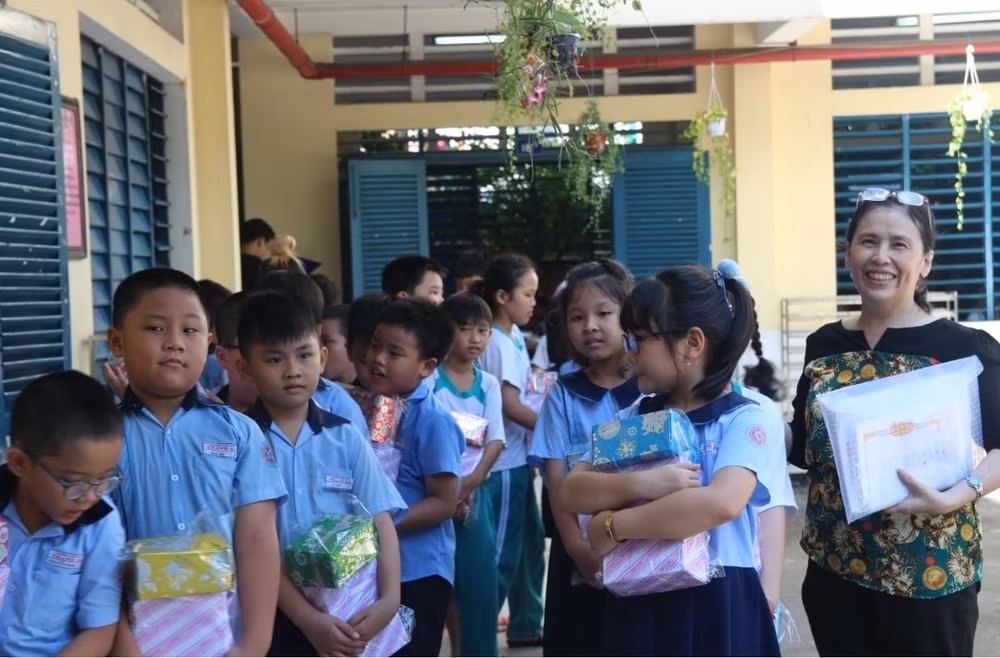 tp ho chi minh no luc de 100 hssv co the bhyt hinh 1