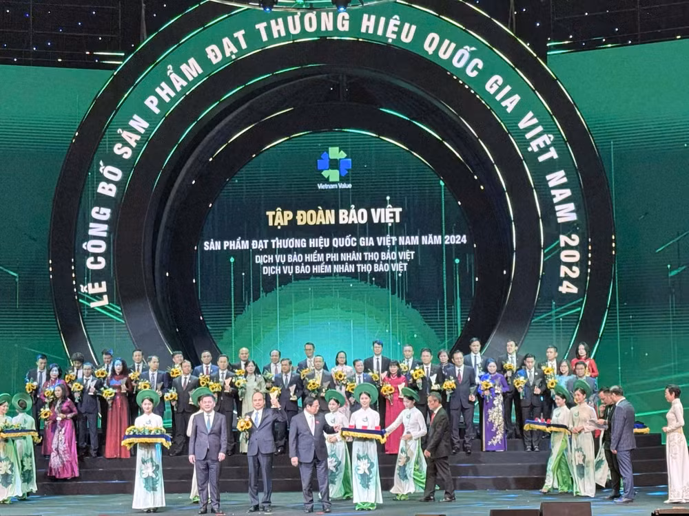 vinh danh thuong hieu quoc gia 2024 bao hiem bao viet 60 nam bieu tuong niem tin va cam ket vi cong dong viet hinh 2
