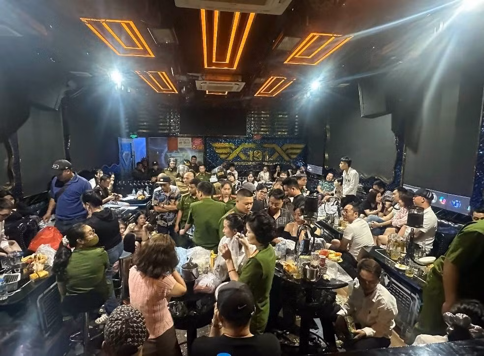 khoi to 5 dan choi bay lac ma tuy tai quan bar o hai phong hinh 1