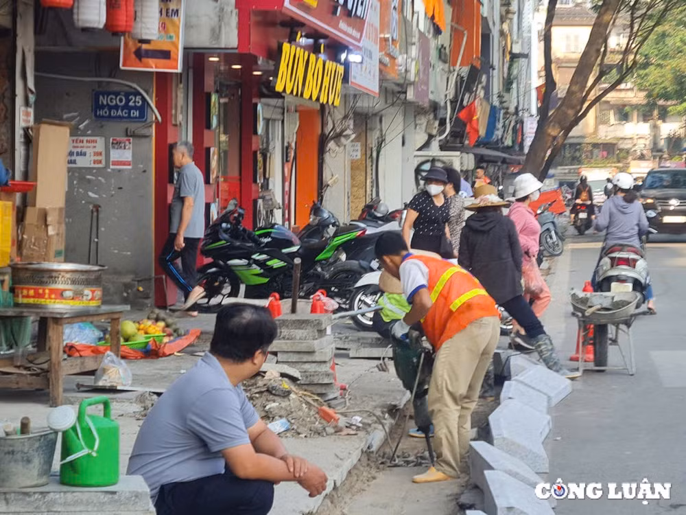 via he nhieu tuyen duong tai ha noi lai duoc dao xoi thay da moi hinh 11