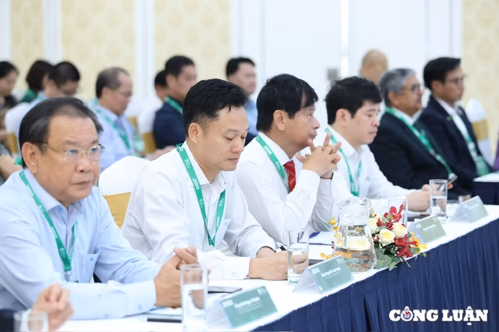 phat huy vai tro cua lanh dao bao chi doanh nghiep voi phat trien ben vung hinh 2