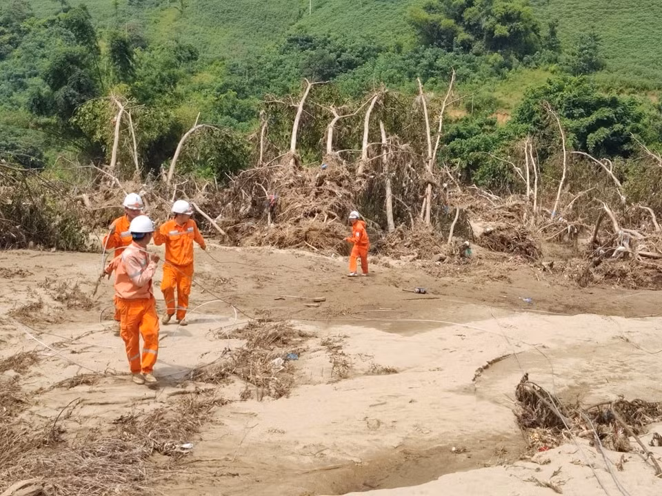 pc lao cai tiep tuc no luc khac phuc he thong luoi dien sau bao so 3 hinh 2