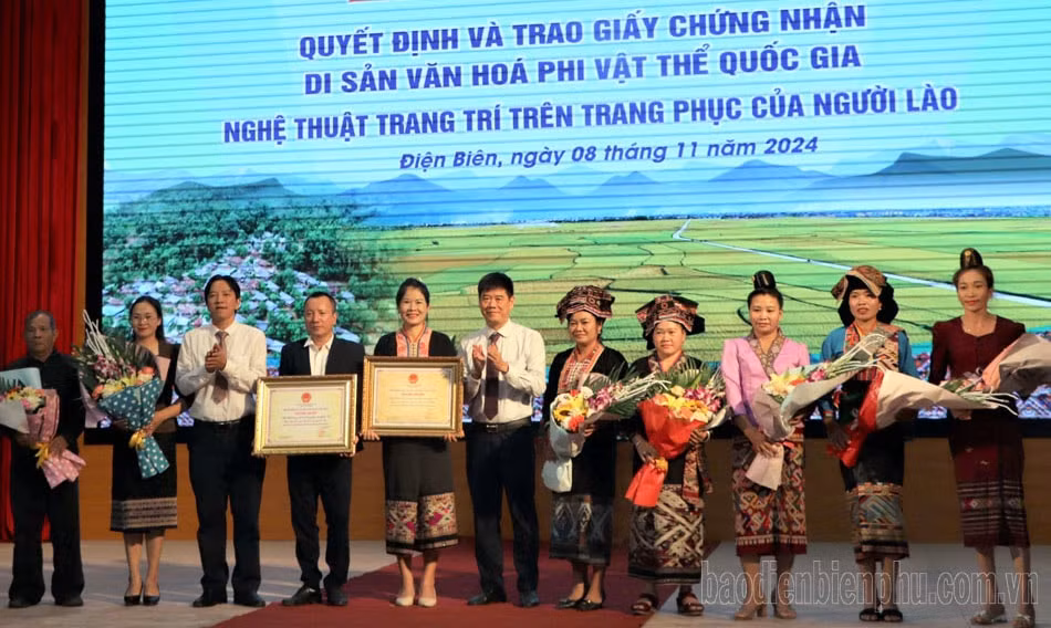 cong bo di san quoc gia nghe thuat trang tri tren trang phuc dan toc lao hinh 1