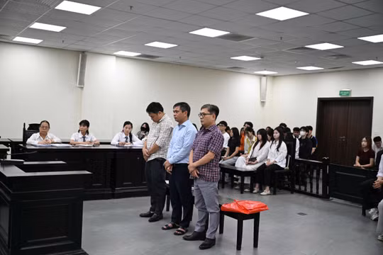 Cựu hiệu trưởng nhận án 3 năm tù trong vụ ‘biển thủ tiền A80' của sinh viên