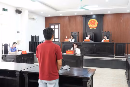Yêu cầu làm rõ nguồn gốc 3 tỷ đồng vụ chủ hộ kinh doanh bán giày Nike, Adidas giả