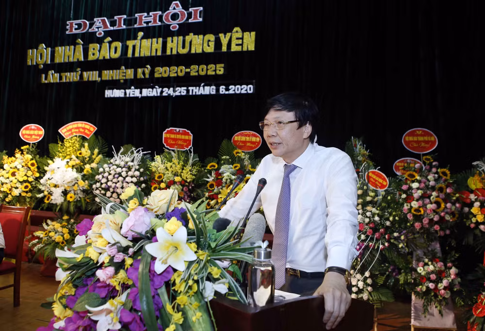 Phó Chủ tịch thường trực Hội nhà báo Việt Nam Hồ Quang Lợi phát biểu tại Đại hội
