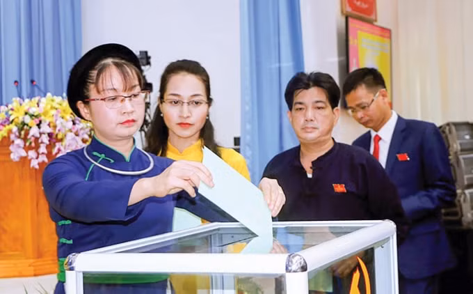 Bỏ phiếu bầu trực tiếp chức danh Bí thư Huyện ủy Văn Yên khóa XVI, nhiệm kỳ 2020-2025.