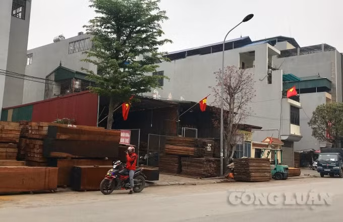 Nhà xưởng mọc tràn lan trong các khu đấu giá, tái định cư tiềm ẩn nguy cơ cháy nổ cao khiến cư dân vô cùng bức xúc