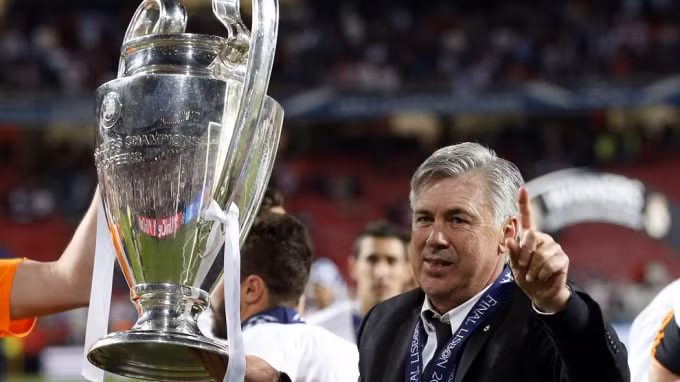HLV Ancelotti nâng cao chiếc cúp C1 danh giá thời còn dẫn dắt Real