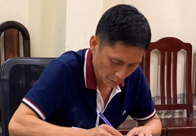 Vũ Quốc Long tại cơ quan Công an. Ảnh: CAHP.