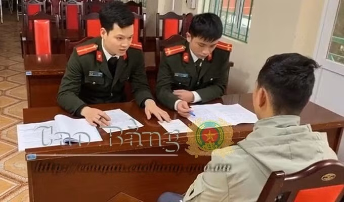 Công an huyện Trùng Khánh xử lý cá nhân vi phạm (nguồn CACB)
