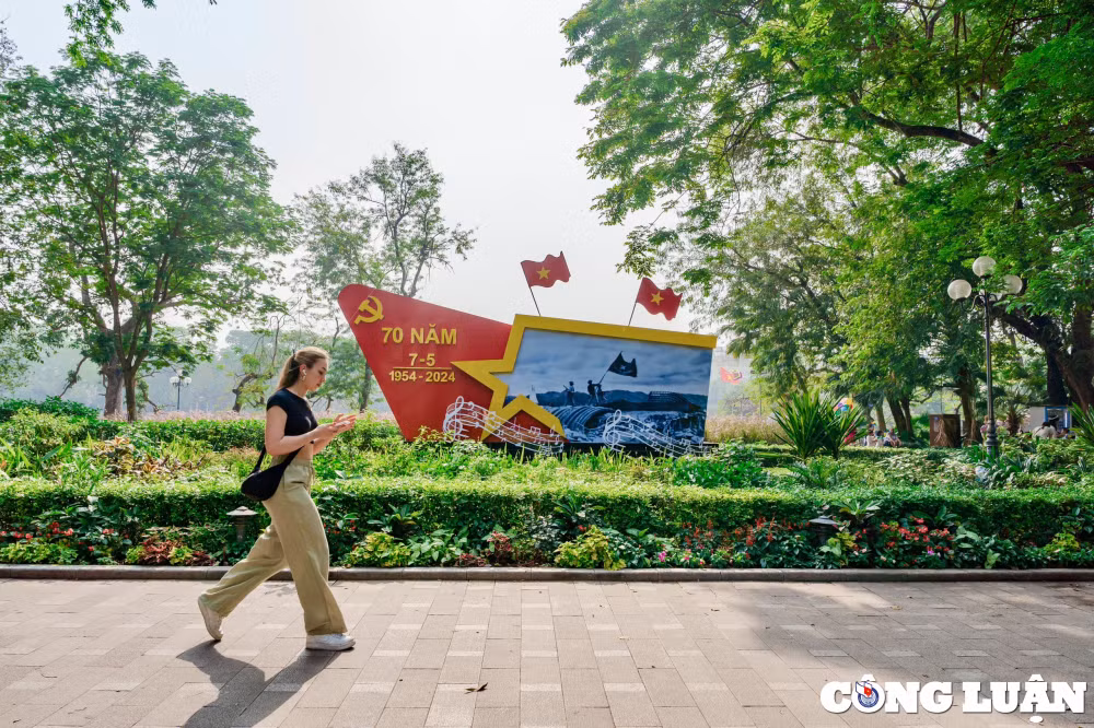 pho phuong ha noi ruc sac do trong dip le 30 4 va 1 5 hinh 13