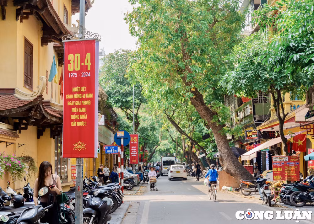 pho phuong ha noi ruc sac do trong dip le 30 4 va 1 5 hinh 12