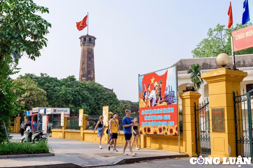 pho phuong ha noi ruc sac do trong dip le 30 4 va 1 5 hinh 2