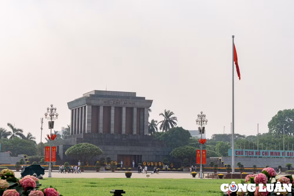 pho phuong ha noi ruc sac do trong dip le 30 4 va 1 5 hinh 1
