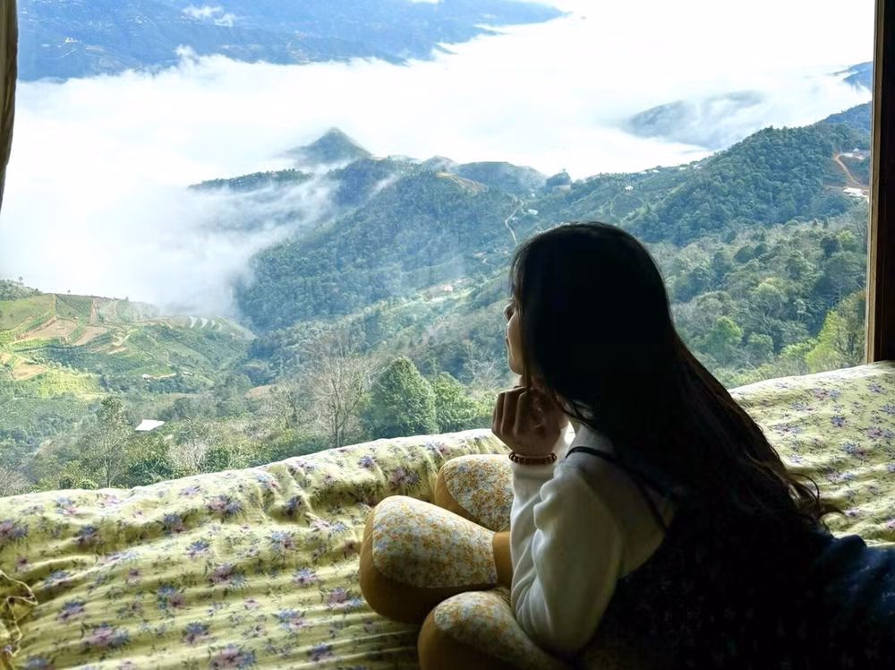 nguoi tre chon chua lanh qua trao luu ngu 5 ngay 5 dem dip nghi le 30 4 1 5 hinh 3