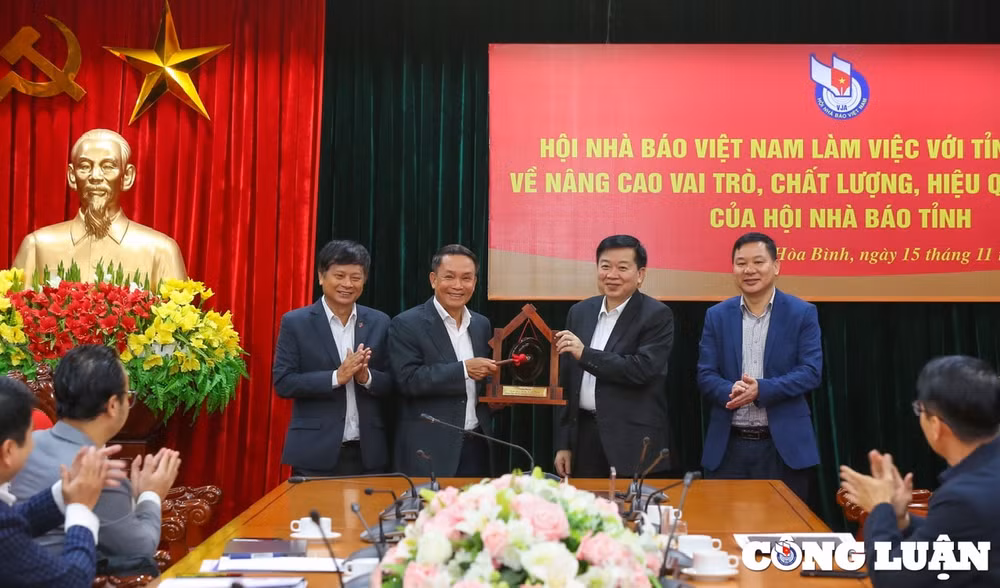 hoi nha bao viet nam dau an huong ve co so hinh 4