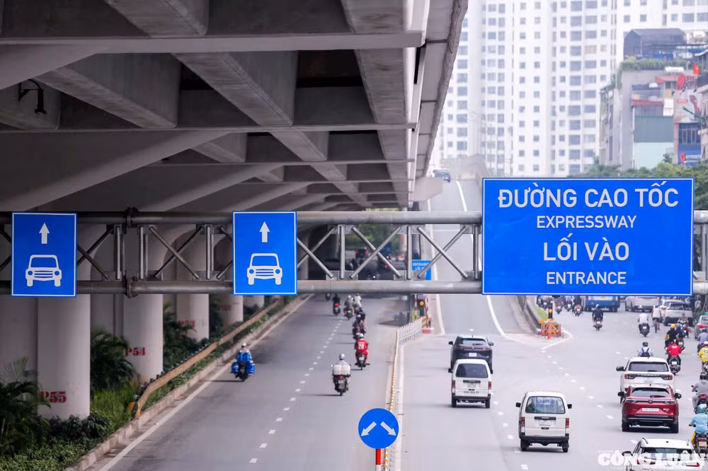 Theo kế hoạch, từ ngày mai Sở Giao thông Vận tải Hà Nội sẽ triển khai phân làn giao thông bằng dải phân cách cứng trên toàn tuyến đường Phạm Văn Đồng, đoạn từ Hoàng Quốc Việt đến Ciputra.