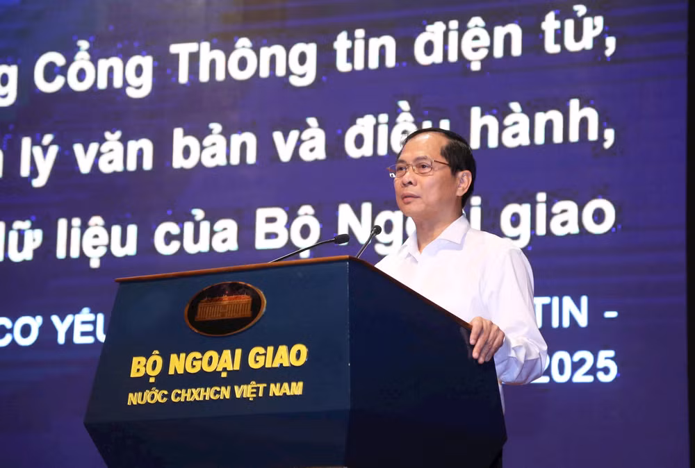 Phó Thủ tướng, Bộ trưởng Bộ Ngoại giao Việt Nam - ông Bùi Thanh Sơn phát biểu tại buổi lễ