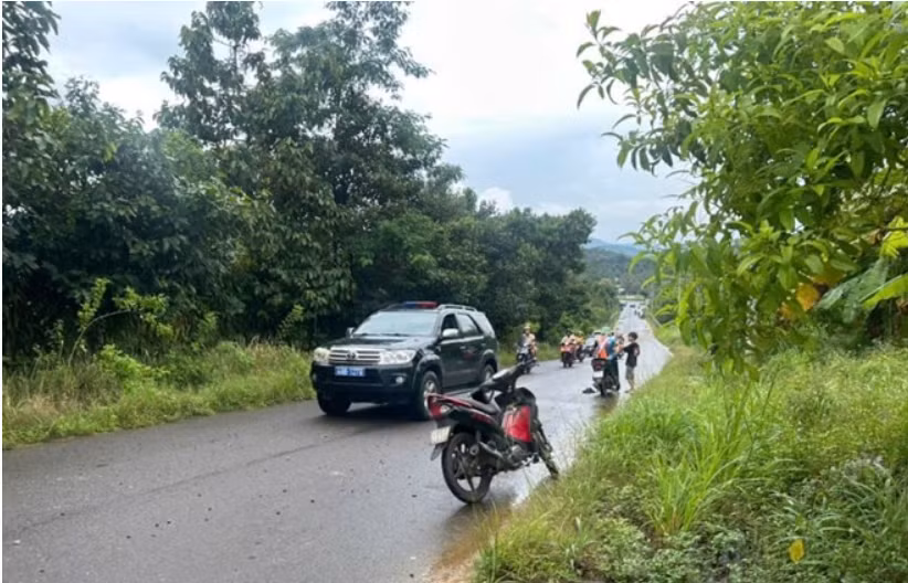 Lực lượng chức năng có mặt tại hiện trường (Ảnh: Lam Hồng).